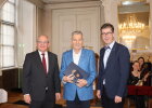 Bundesverdienstkreuzverleihung an Helmut Greß im Beisein von Oberbürgermeister Christian Schuchardt (Stadt Würzburg)